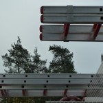 Tragbare Leitern aus Deutschland: Vorne die vierteilige Steckleiter. Hinten die dreiteilige Schiebleiter.