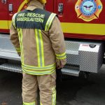 Ein Firefighter mit seiner persönlichen Schutzausrüstung