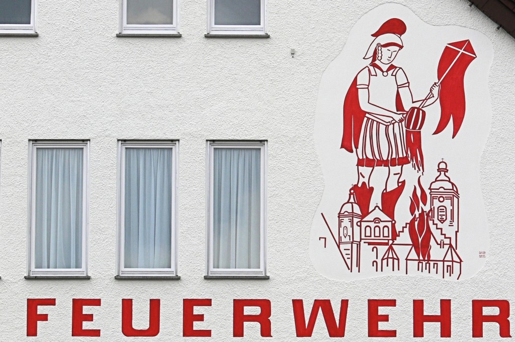 Weingarten (Württemberg), Feuerwehr mit Wandgemälde "St. Florian" Fotograf: Andreas Praefcke (C 3.0) / Quelle: Wikimedia Commons