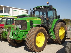 800px-John_Deere_6930_Premium