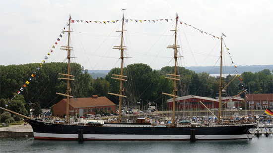 Viermast-Stahlbark Passat, ein Museumsschiff in Travemünde. Bild: Jürgen Howaldt (CC BY-SA 3.0) 