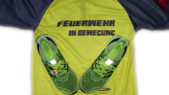 Laufshirt "Feuerwehr in Bewegung" und Running Schuhe