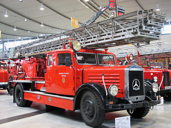 KL27 Mercedes-Benz mit Aufbau Metz