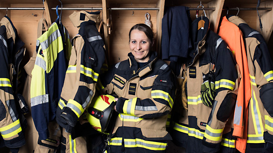 Die Feuerwehrfrau. Bild: Marco Frauchiger. 